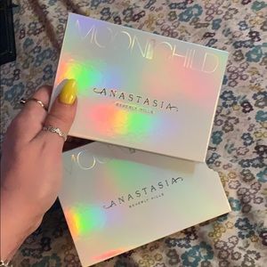 Anastasia Beverly Hills Makeup - Anastasia Beverly Hills MOONCHILD glow kit palette Anastasia Beverly Hills Makeup - Anastasia Beverly Hills MOONCHILD glow kit palette